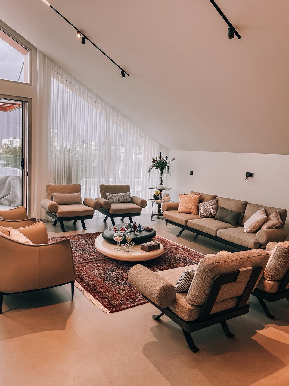 Seaside-Chalet-Furn2